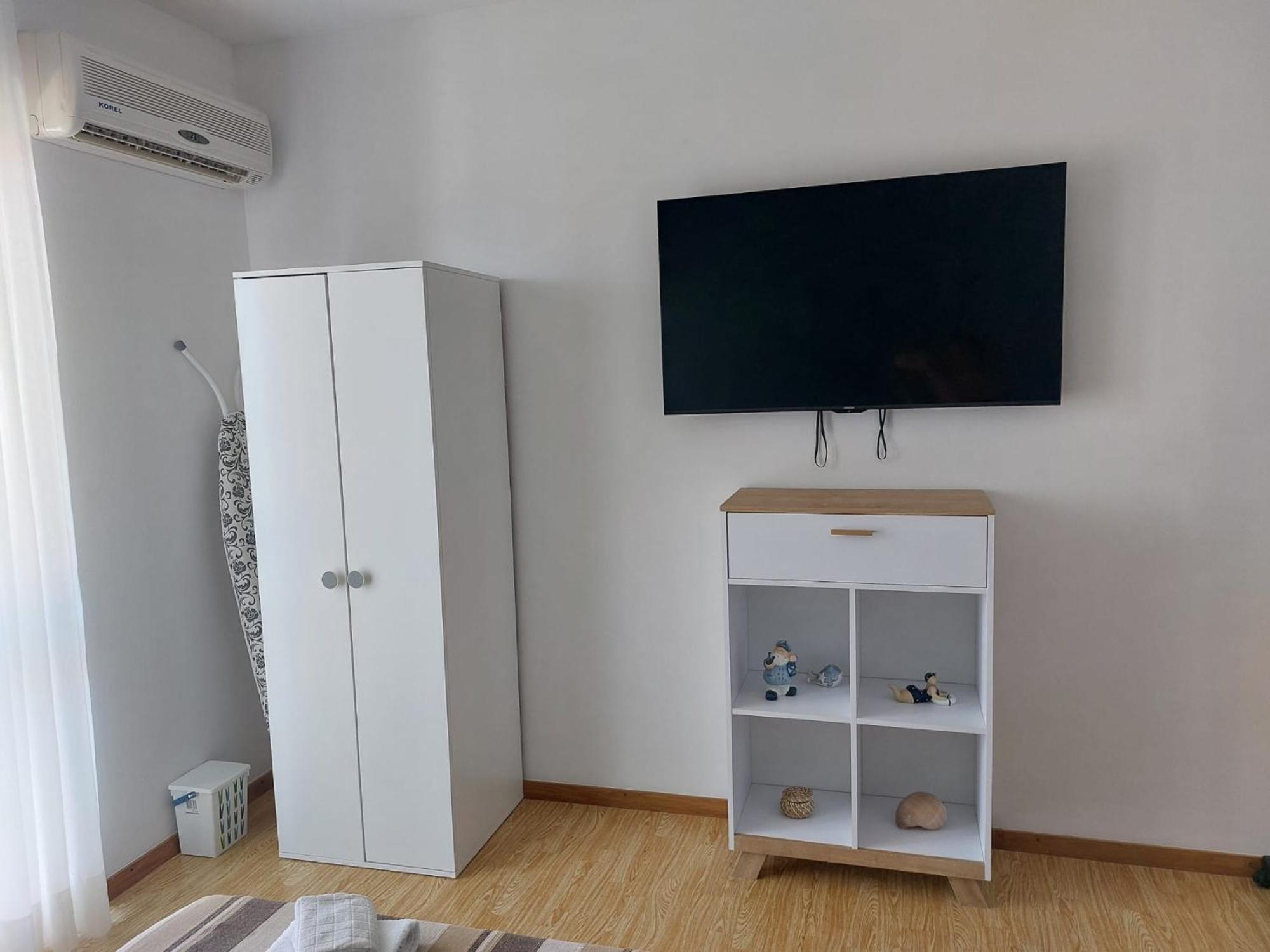 Apartments By The Sea Mavarstica, Ciovo - 2043 Trogir Rum bild